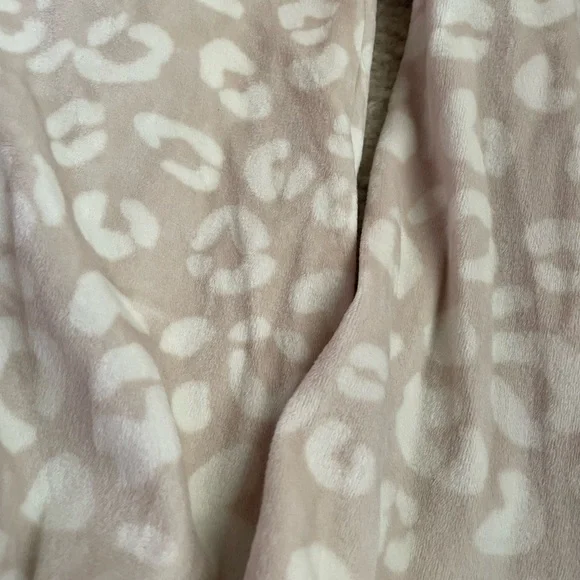 Cat & Jack Cream Leopard Patterned Super Soft Top - Picture 3 of 5